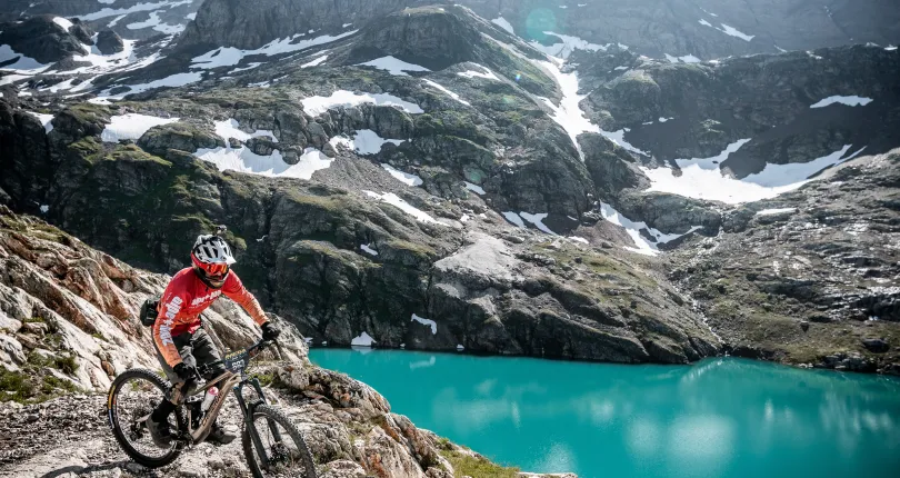 Photo du magasin Altitude Rond Point des Pistes à Alpe d'Huez